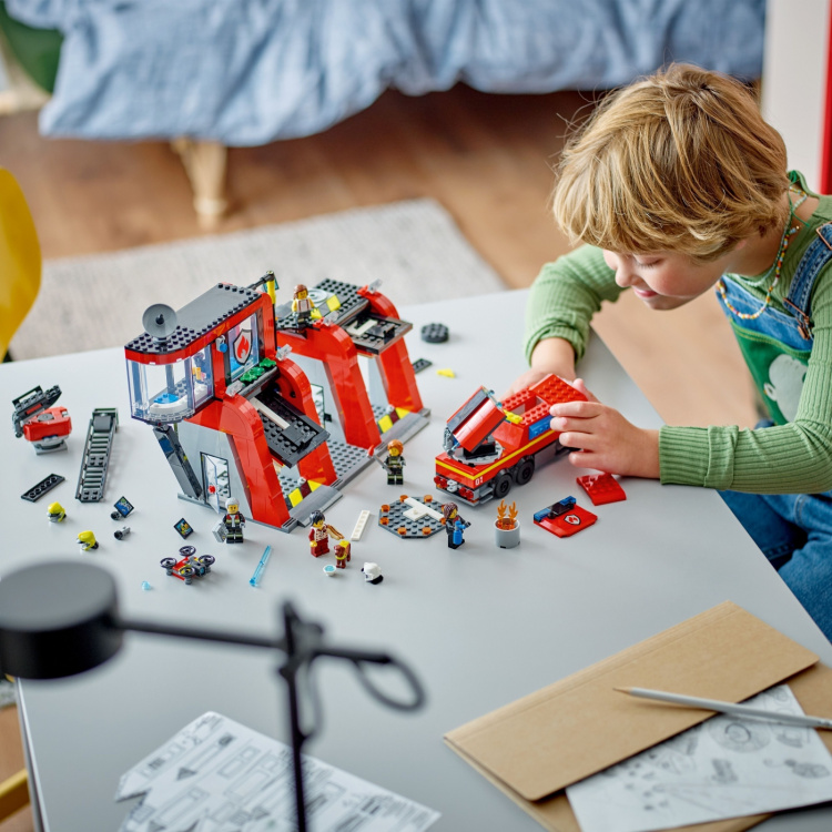 LEGO City Fire 60414 - Brandstation med brandbil