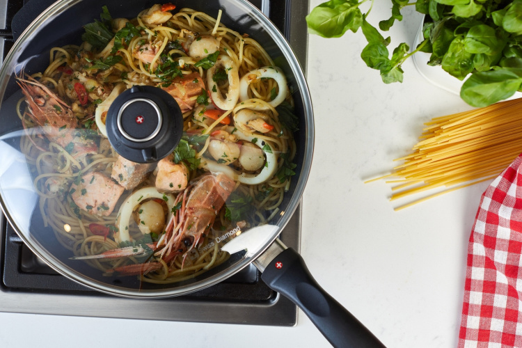 Swiss Diamond XD Classic Induktion Stekpanna med lock, 4,2 liter. Swiss Diamond XD Classic Induktion Stekpanna med lock, 4,2 liter.