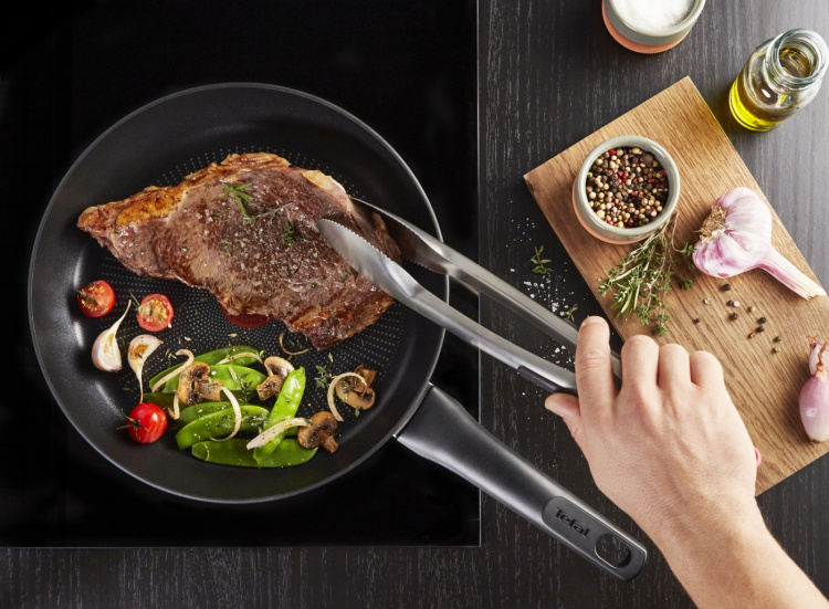 Tefal Ultimate -stekpanna 28 cm, svart Tefal Ultimate -stekpanna 28 cm, svart