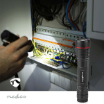 Nedis LED ficklampa | Batteridriven | 3.7 V DC | 10 W | N/A | batterier medföljer | Uppladdningsbara | Angivet ljusflöde: 1000 lm | Belysningsräckvidd: 200 m | Strålvinkel: 10 °