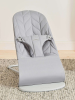 BabyBjörn Bliss Woven Bundle -sitteri + lelu, Ljusgrå/Googly Eyes(pastelli)