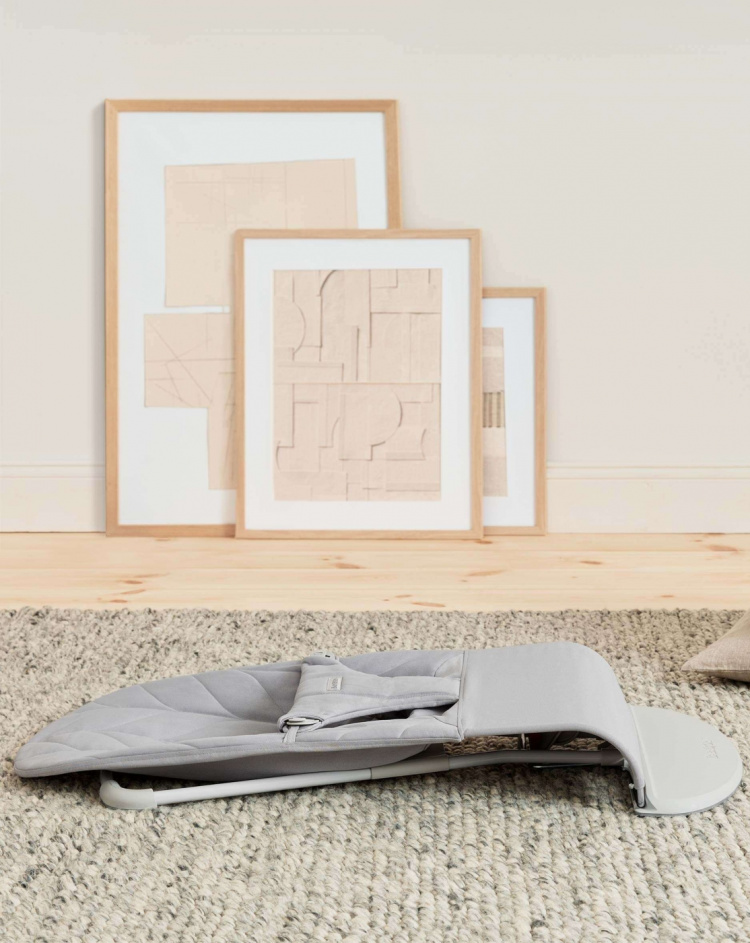 BabyBjörn Bliss Woven Bundle -sitteri + lelu, Ljusgrå/Googly Eyes(pastelli)