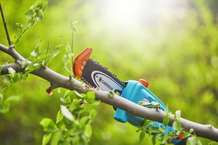 GARDENA TCS 20 18V P4A motorsåg med 2,6 Ah batteri