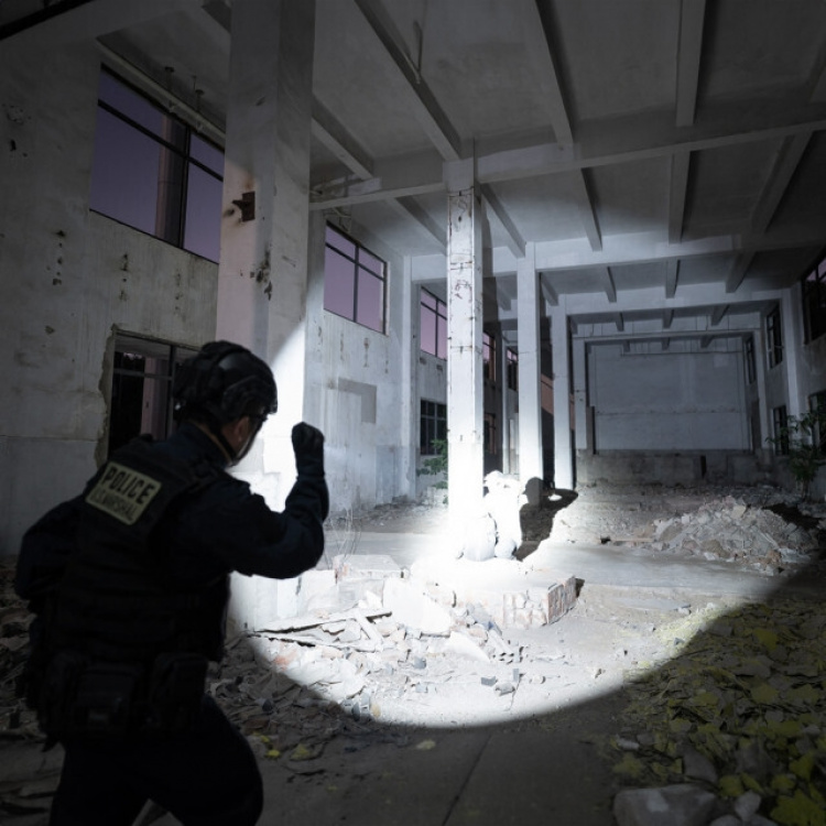 Fenix TK11R ficklampa, 1600 lm