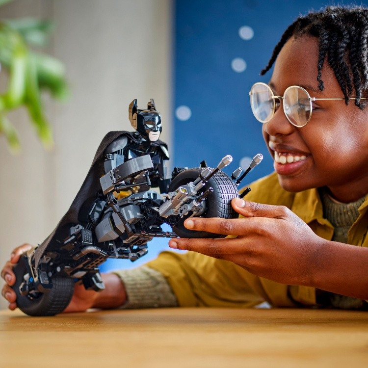 LEGO Super Heroes DC 76273 - Byggbar Batman™-figur och Batpod-hjul