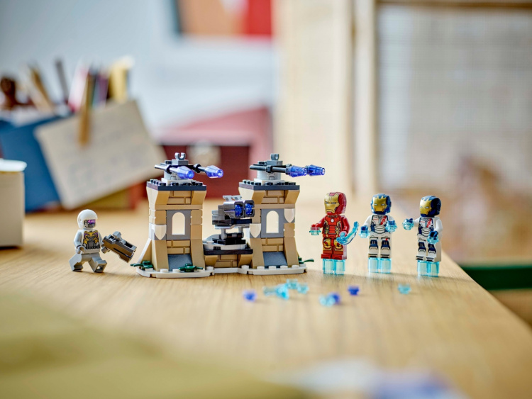 LEGO Super Heroes Marvel 76288 - Iron Man och Iron Legion vs LEGO Super Heroes Marvel 76288 - Iron Man och Iron Legion vs