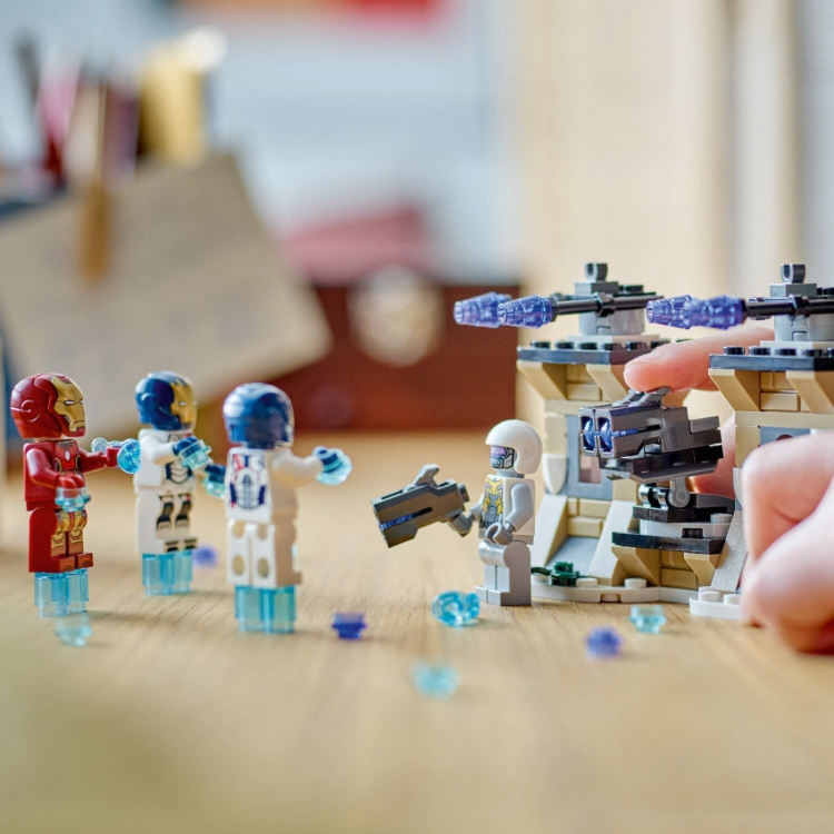 LEGO Super Heroes Marvel 76288 - Iron Man och Iron Legion vs LEGO Super Heroes Marvel 76288 - Iron Man och Iron Legion vs