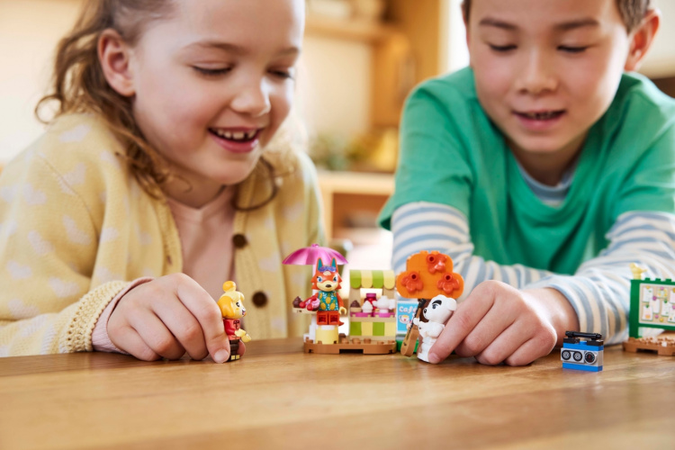 LEGO ® Animal Crossing™ 77052 - K.K.s konsert på torget