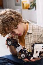 LEGO Technic 42175 - Volvo FMX lastbil och EC230 elektrisk grävmaskin