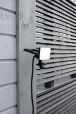 Airam Airflood Pir-strålkastare, rörelsesensor, 10W, 800lm, svart