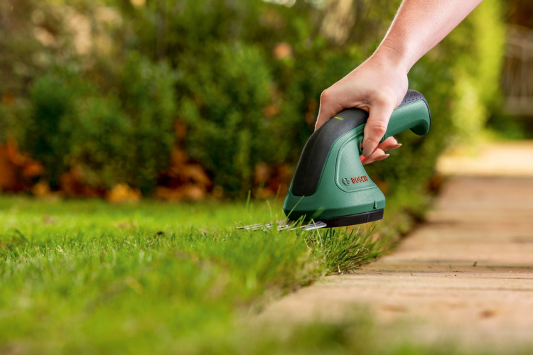 Bosch EasyShear sladdlös grässax för trimning