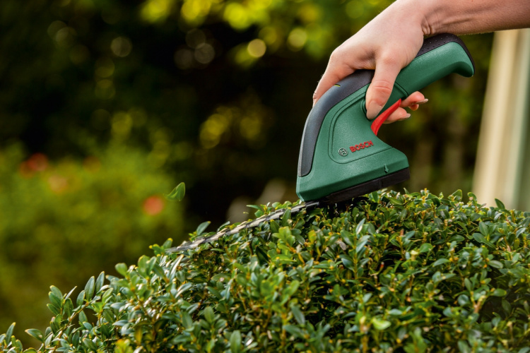 Bosch EasyShear sladdlös grässax för trimning