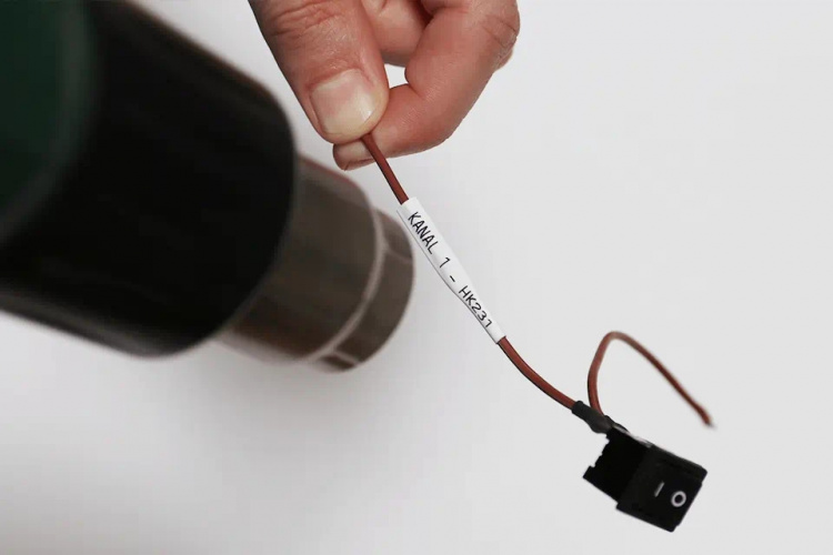 Brother HSe-231E, svart text på vit bakgrund, bredd 11,2 mm