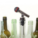 Winkee Dryckesmarkörer - Microphone Bottle Stop och Pourer Winkee Dryckesmarkörer - Microphone Bottle Stop och Pourer