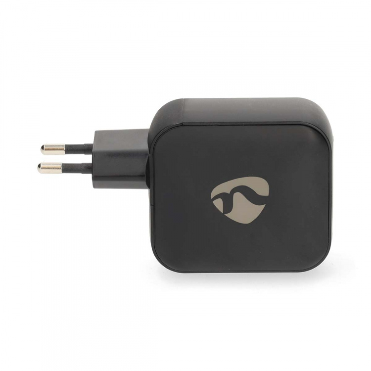 Nedis Väggladdare | 100 W | GaN | PD3.0 | Snabbladdnings funktion | 2.5 / 3.0 / 5.0 A | Antal utgångar: 3 | USB-A / 2x USB-C™ | Automatiskt val av Spänning | Svart Nedis Väggladdare | 100 W | GaN | PD3.0 | Snabbladdnings funktion | 2.5 / 3.0 / 5.0 A | Antal utgångar: 3 | USB-A / 2x USB-C™ | Automatiskt val av Spänning | Svart