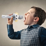 Lenco Karaokemikrofon med Bluetooth® SD-kortplats lampor Aux-utgång Vit Lenco Karaokemikrofon med Bluetooth® SD-kortplats lampor Aux-utgång Vit