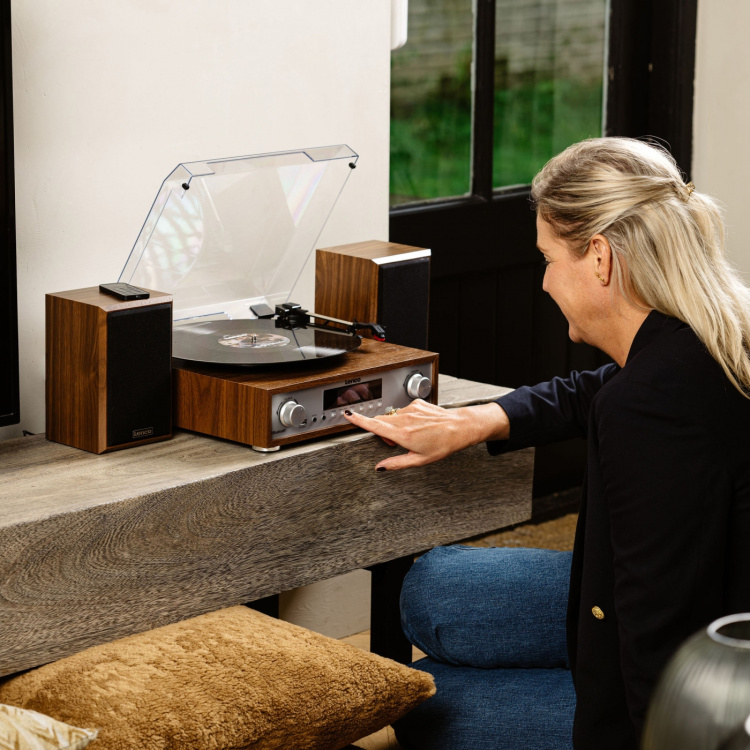 Lenco HiFi Stereoanläggning med skivspelare, DAB+/FM-radio och Bluetooth® Wood Lenco HiFi Stereoanläggning med skivspelare, DAB+/FM-radio och Bluetooth® Wood