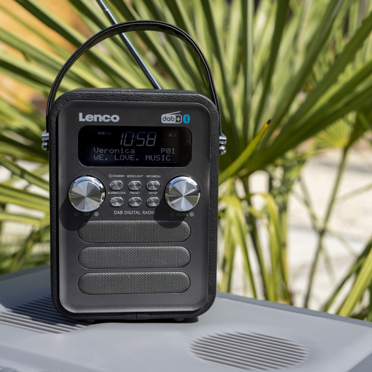 Lenco Bärbar DAB+ FM-radio med Bluetooth® och AUX-ingång, uppladdningsbart batteri Svart Lenco Bärbar DAB+ FM-radio med Bluetooth® och AUX-ingång, uppladdningsbart batteri Svart