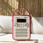 Lenco Bärbar DAB+ FM-radio med Bluetooth® och AUX-ingång, uppladdningsbart batteri Vit Lenco Bärbar DAB+ FM-radio med Bluetooth® och AUX-ingång, uppladdningsbart batteri Vit
