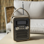 Lenco Bärbar DAB+ FM-radio med Bluetooth® och AUX-ingång, uppladdningsbart batteri Taupe Lenco Bärbar DAB+ FM-radio med Bluetooth® och AUX-ingång, uppladdningsbart batteri Taupe