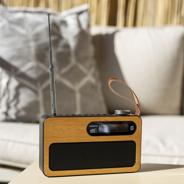 Lenco Bärbar DAB+/ FM-radio med Bluetooth® Bamboo Black Lenco Bärbar DAB+/ FM-radio med Bluetooth® Bamboo Black