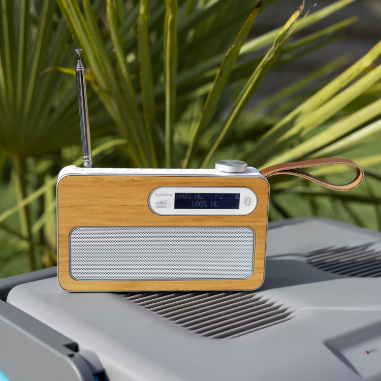 Lenco Bärbar DAB+/ FM-radio med Bluetooth® Bamboo White Lenco Bärbar DAB+/ FM-radio med Bluetooth® Bamboo White