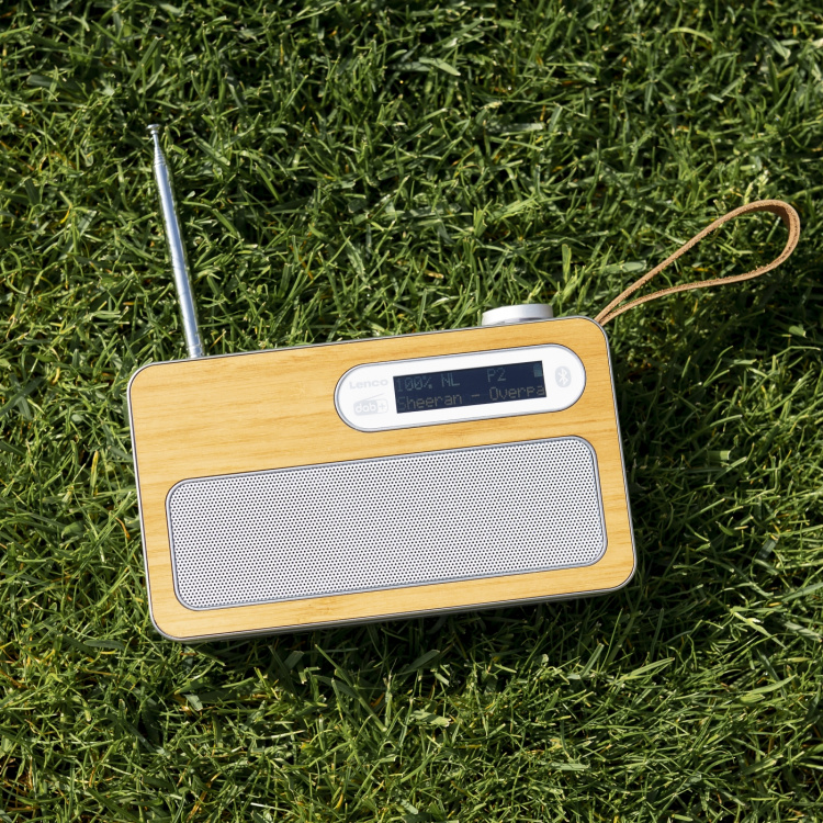 Lenco Bärbar DAB+/ FM-radio med Bluetooth® Bamboo White Lenco Bärbar DAB+/ FM-radio med Bluetooth® Bamboo White