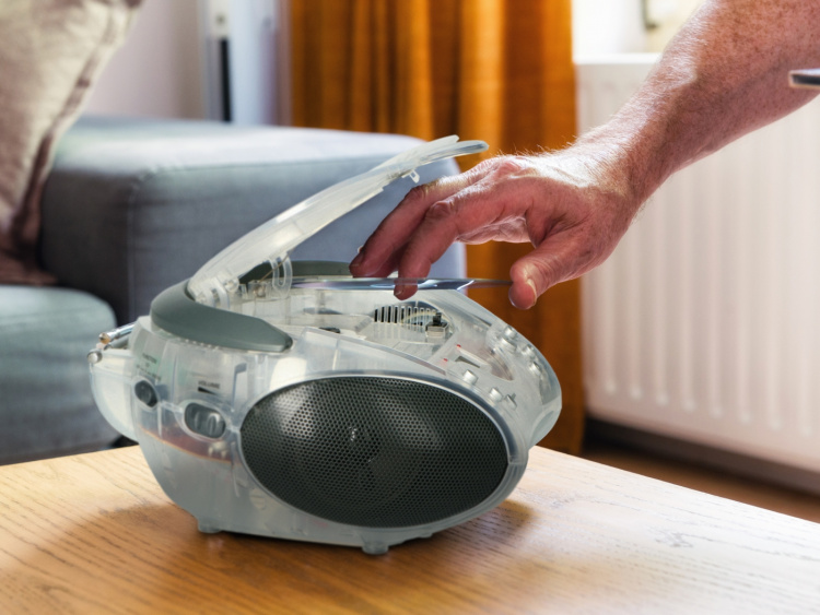 Lenco Bärbar stereo FM-radio med CD-spelare Transparent Lenco Bärbar stereo FM-radio med CD-spelare Transparent