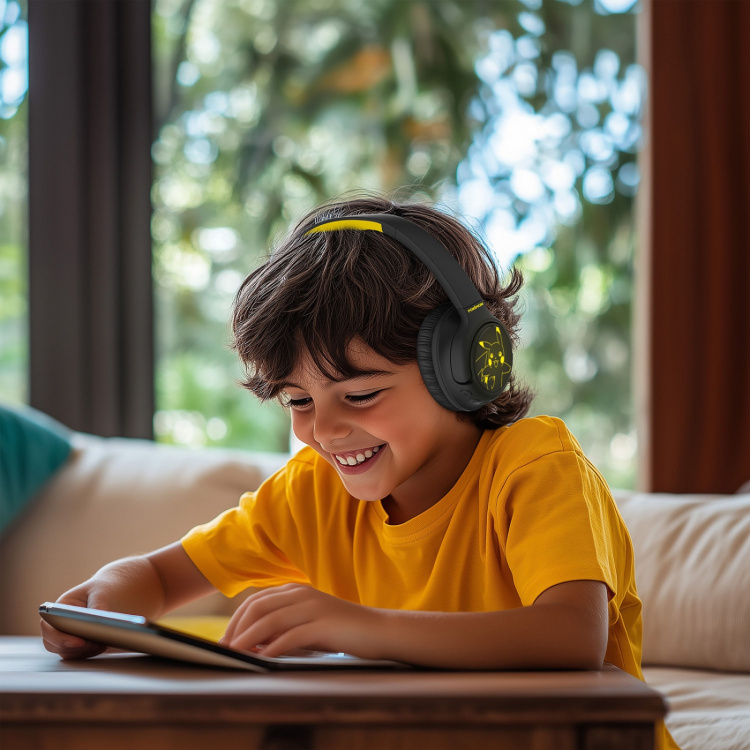 Pokémon Hörlurar Pikachu Over-Ear Trådlös LED Ljus Ljuddelning