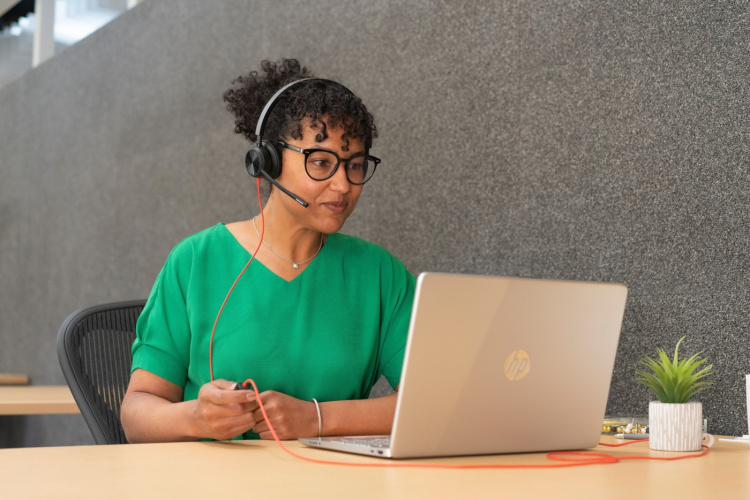 poly Blackwire 8225 – USB-C-stereohörlurar med mikrofon + USB-C-till-A-adapter, Microsoft Teams-certifierad (8X225AA)